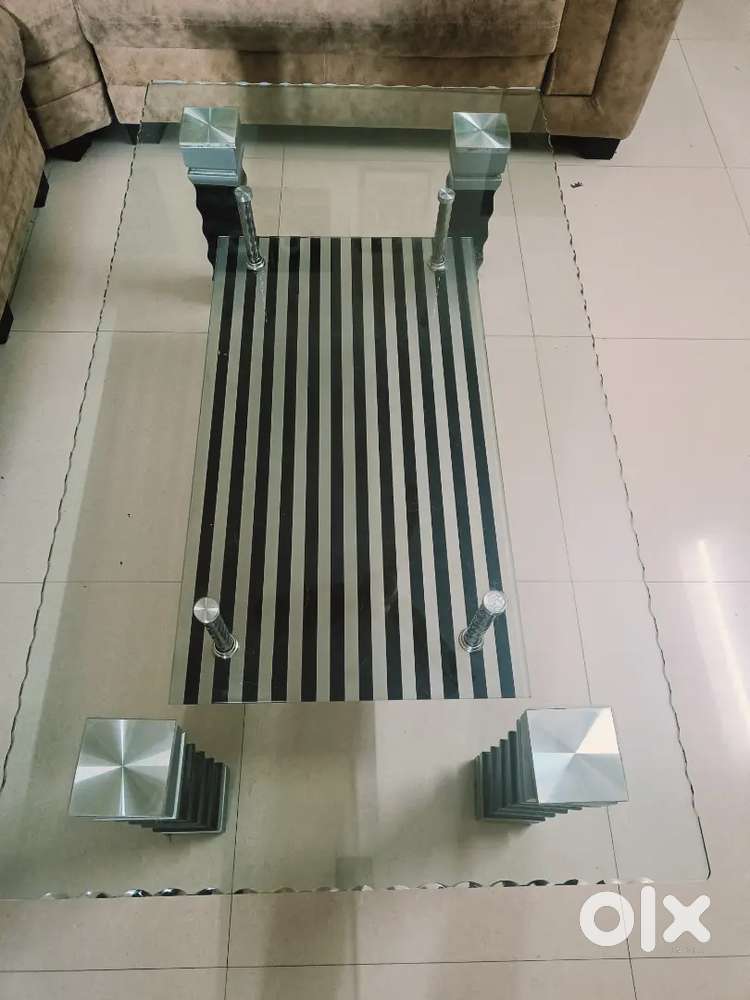 L shape 6 seater sofa with centre table
