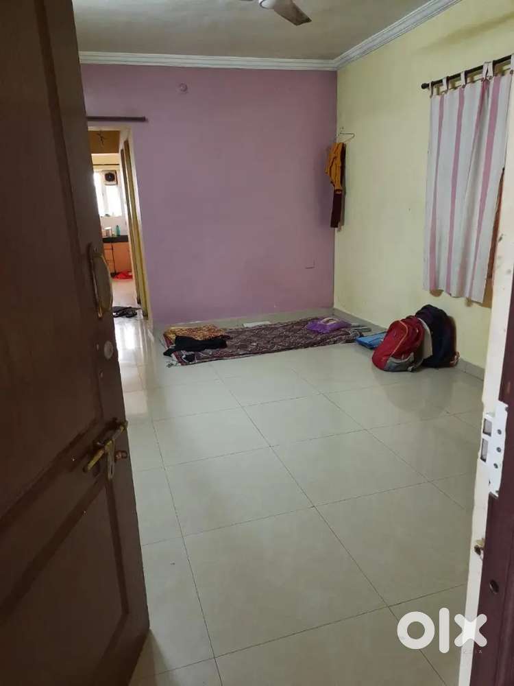 Need 1 female flatmate in flat- vacancy in hall for 3500 + Light bill