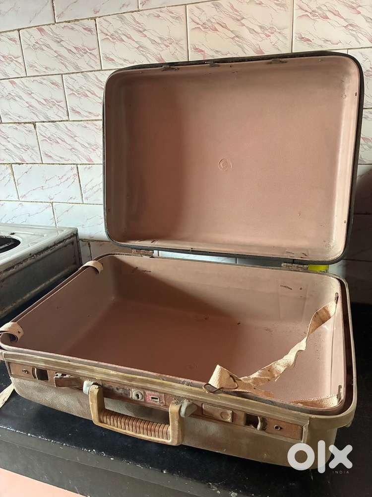 Antique old suitcase for sale. Cash buyers only.