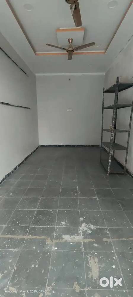 Spacious Shop Available for Monthly Rent – No Lease Commitment!