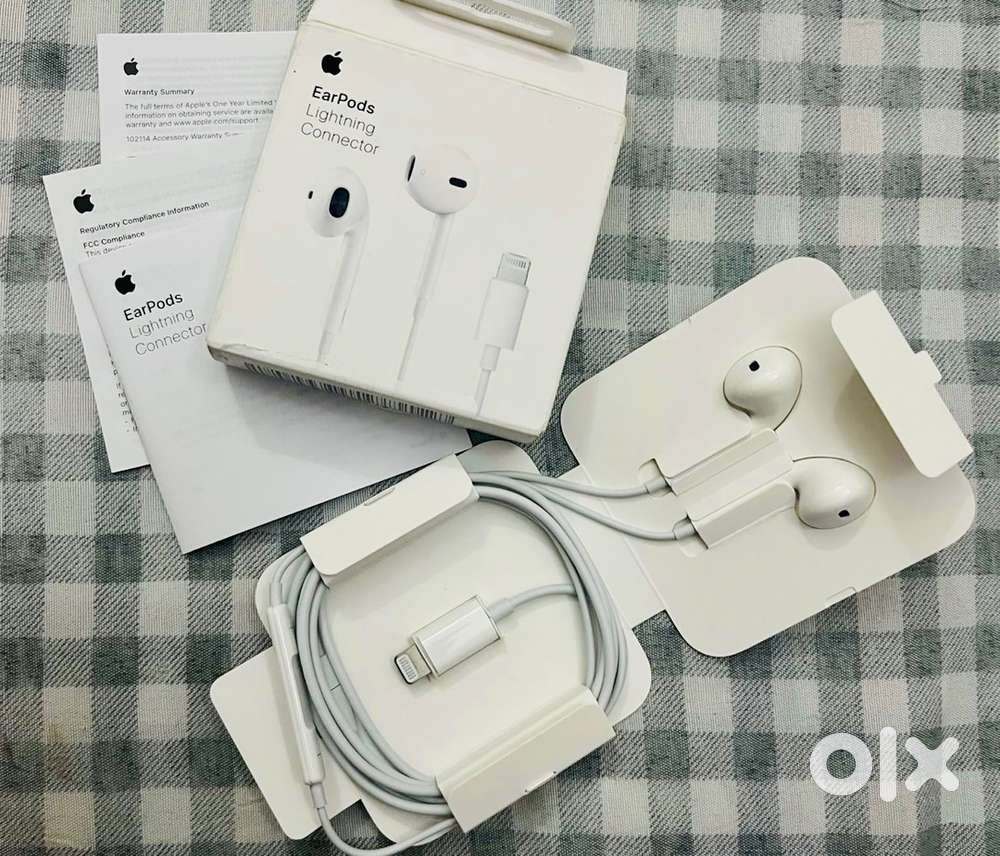Apple Earphone with Lightning Connector (limited stock seal pack)