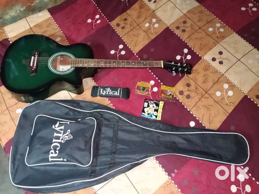 Very good condition for guiter + free guitar accessorys + bag + belt