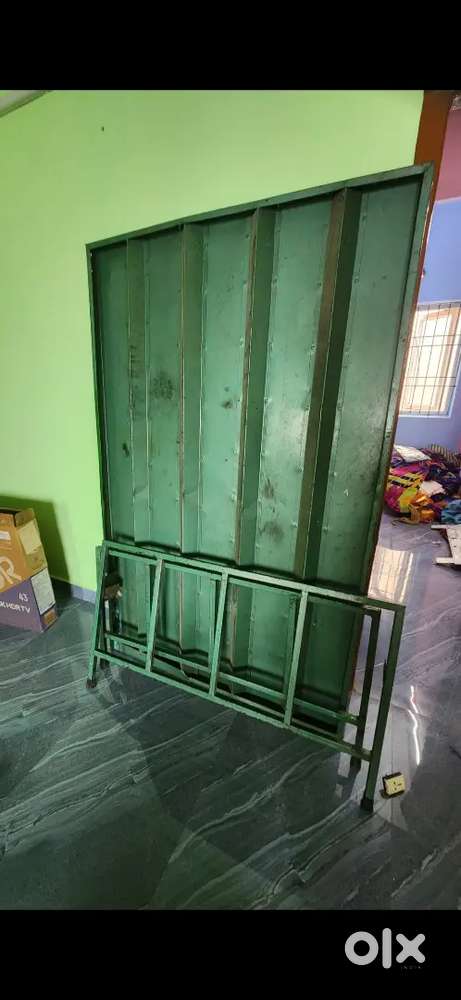 Strong Metal Cot for Sale – Good Condition