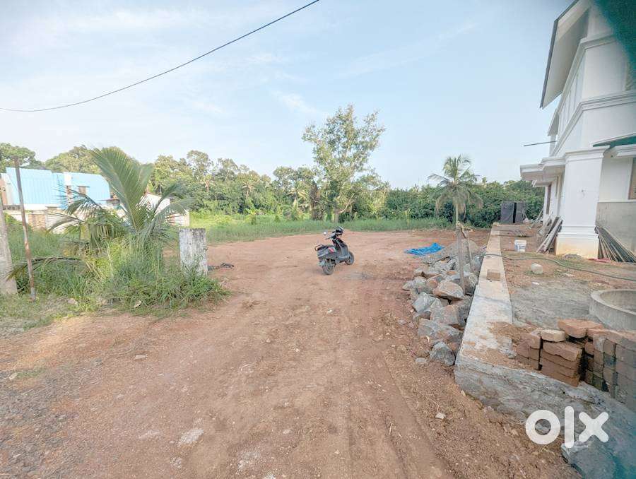 House plot 21 cents near Kanjikuzhy -Devalokam 5 lakh/cent