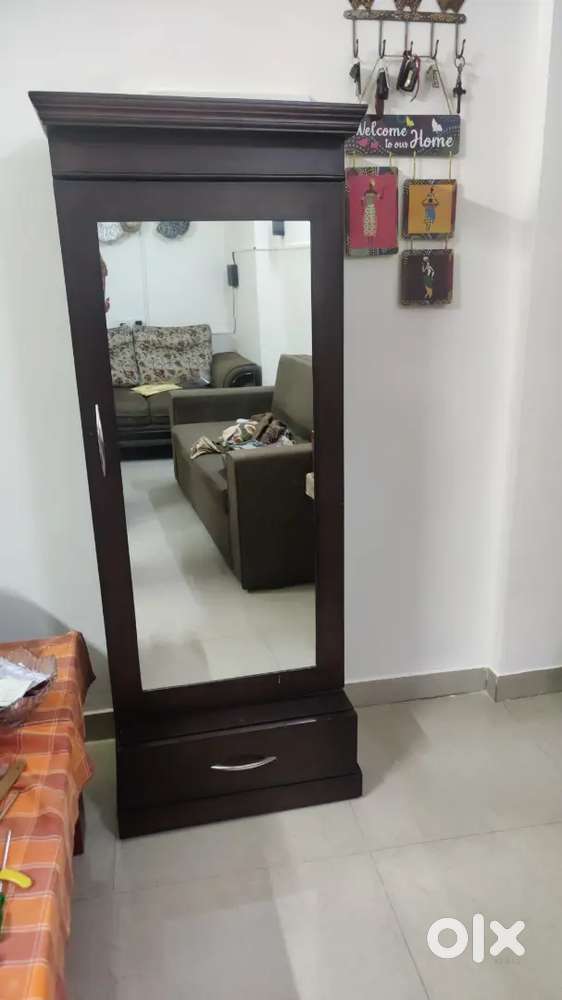 Wall mounted Dressing table for sale in Excellent condition