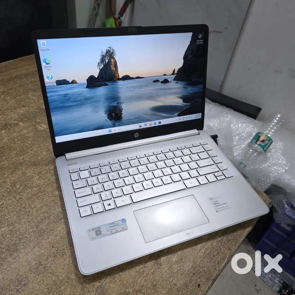 Hp i5 10th gen silver colour. 8/512 ssd.