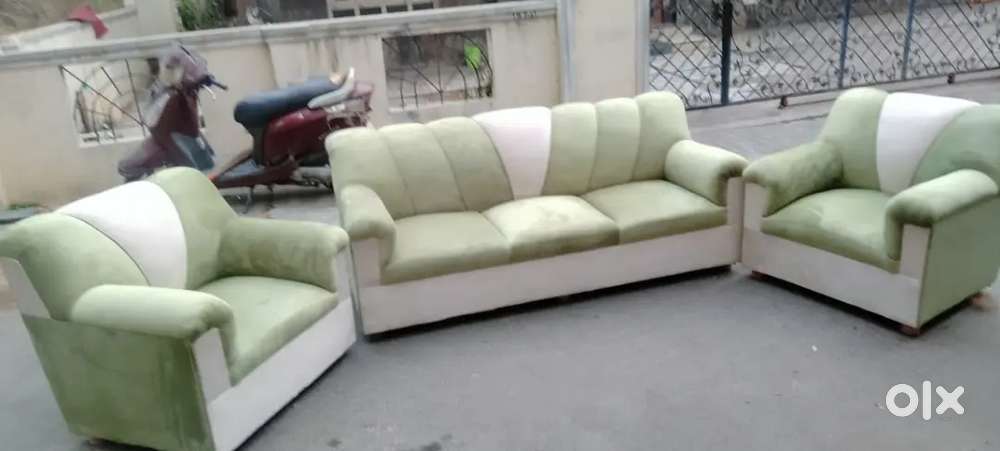 We are manufacturing new brand sofa set 3+1+1 at hole sell price
