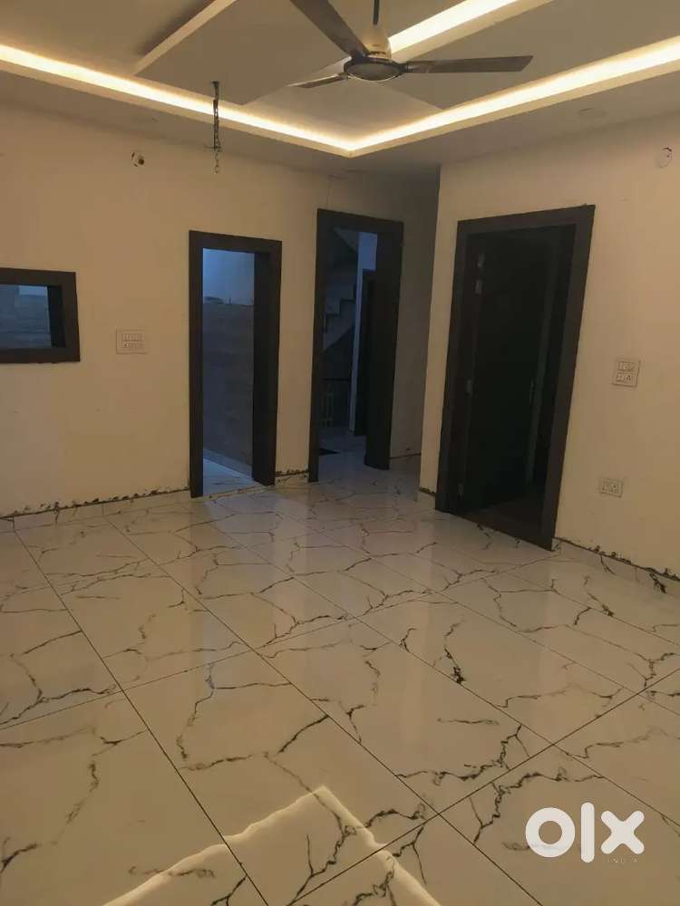 02 room set with lobby