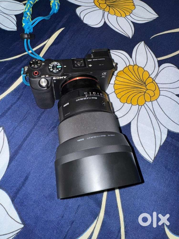 Sony a7c & sigma 85mm & 16mm lense & accessories