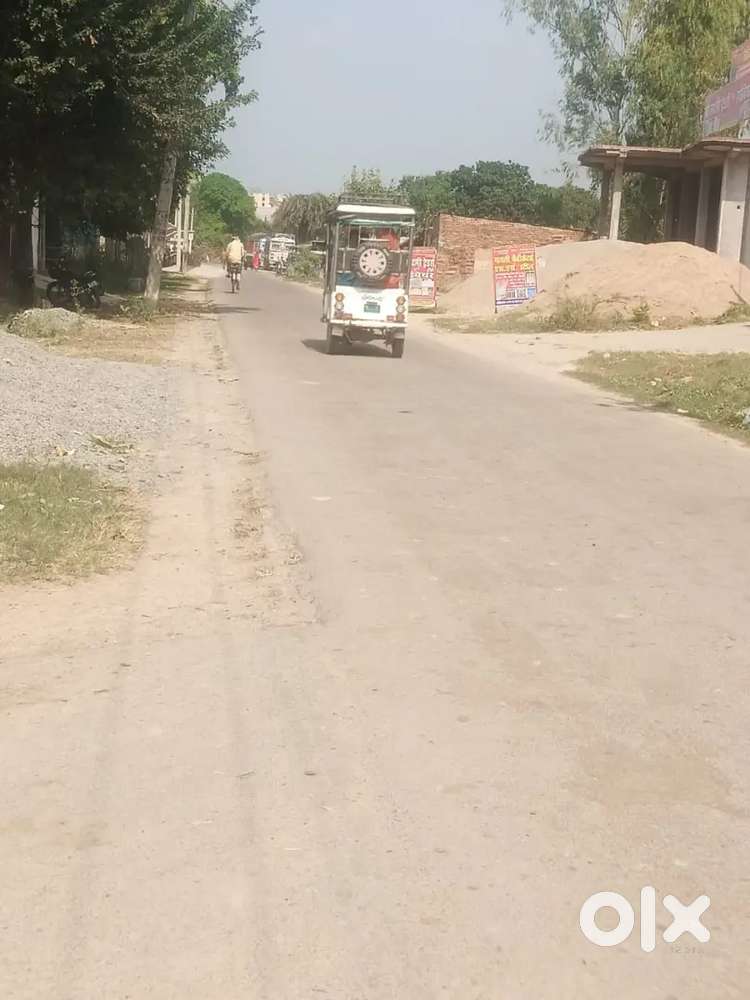 850 sqft corner park face sector 18 near pgi trauma centre