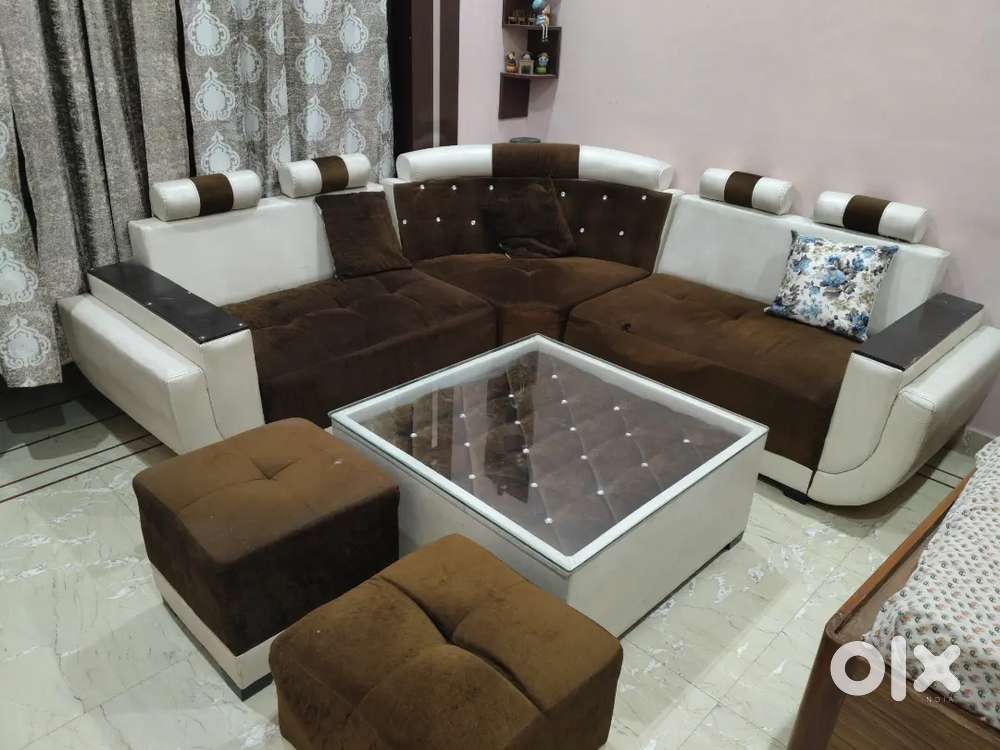 Sofa set 7 seater(1 seat broken