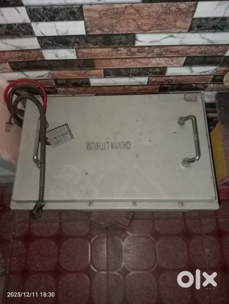 A good condition battery okaya lithum plus charger