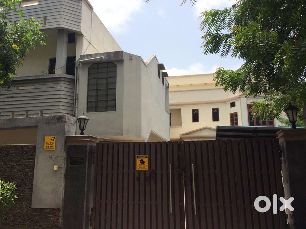 Spacious 6000 sq ft Bungalow  Prime Location Ideal for Hotel or villa