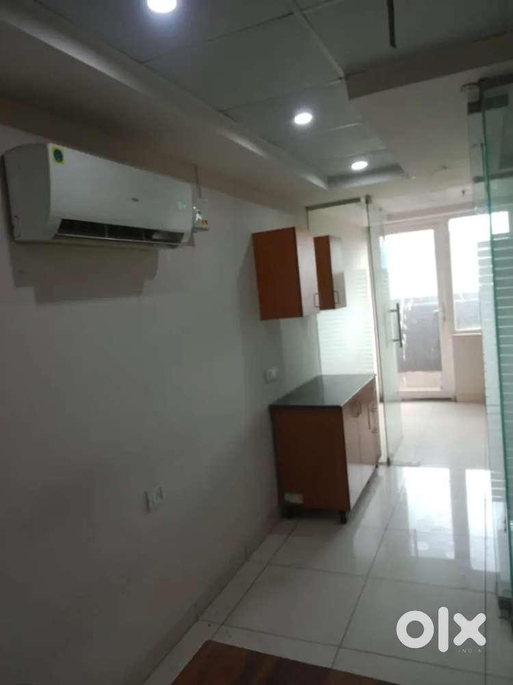 FURNISHED OFFICE IN CCC