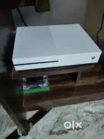 xbox one s disc edition 1tb storage in very good condition