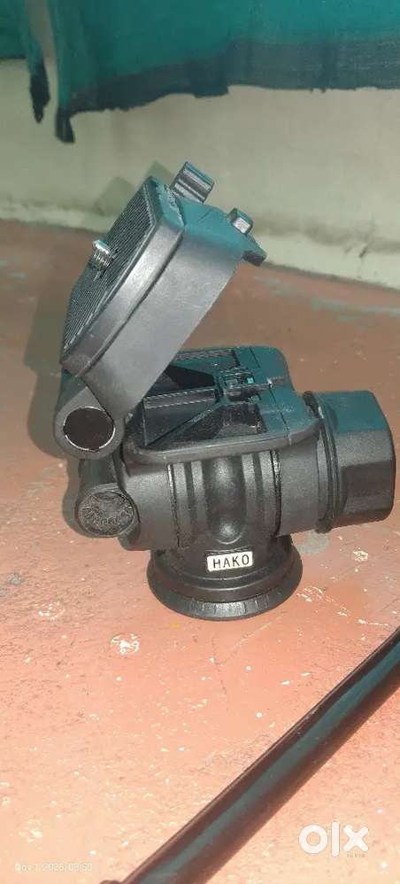 2 Tripod Heads of sale