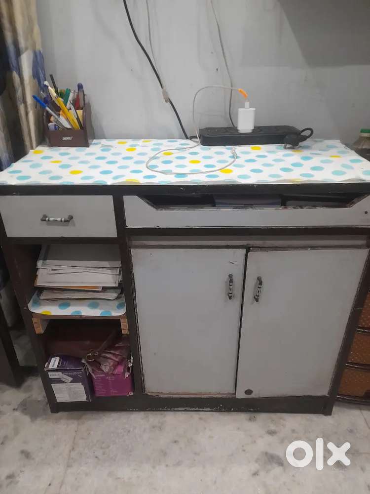 Wooden Computer/ Laptop Table