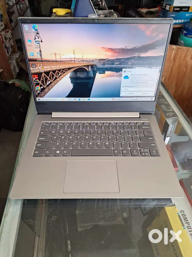 Brand new condition Lenovo Intel core i3 laptop with original charger