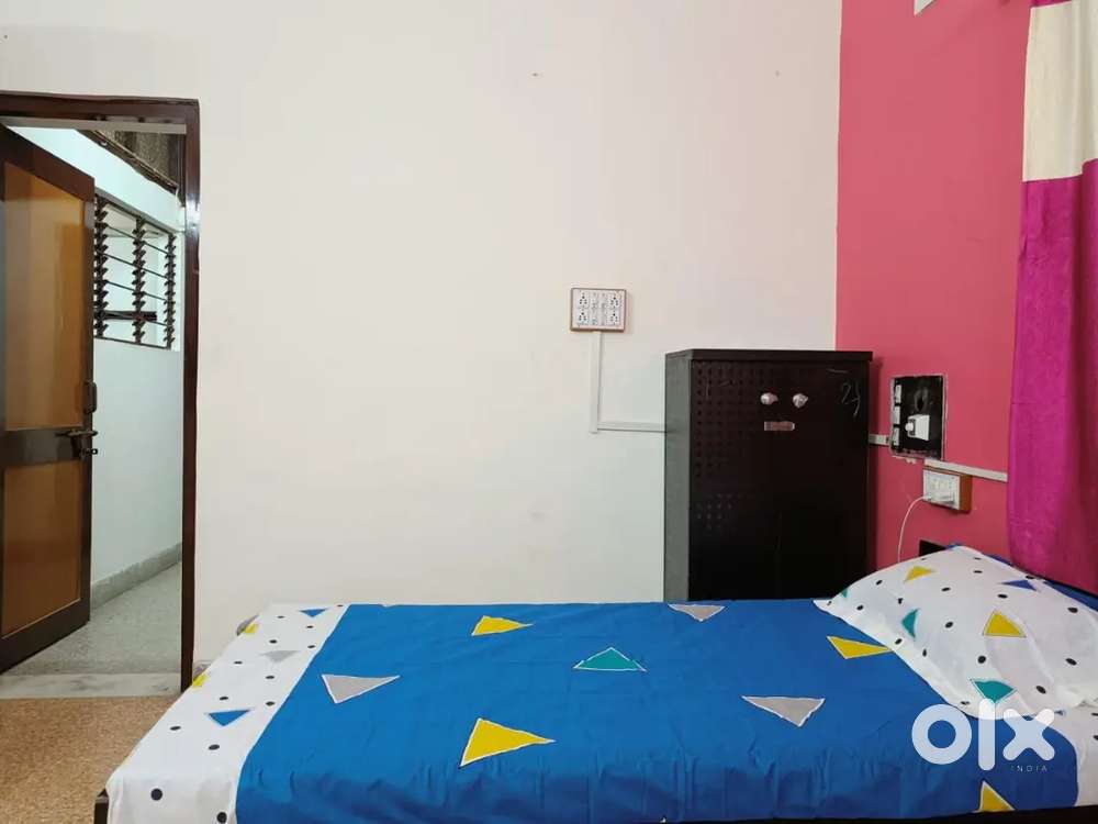 Premium furnished boys PG Near Vanijya bhavan, Alkapuri