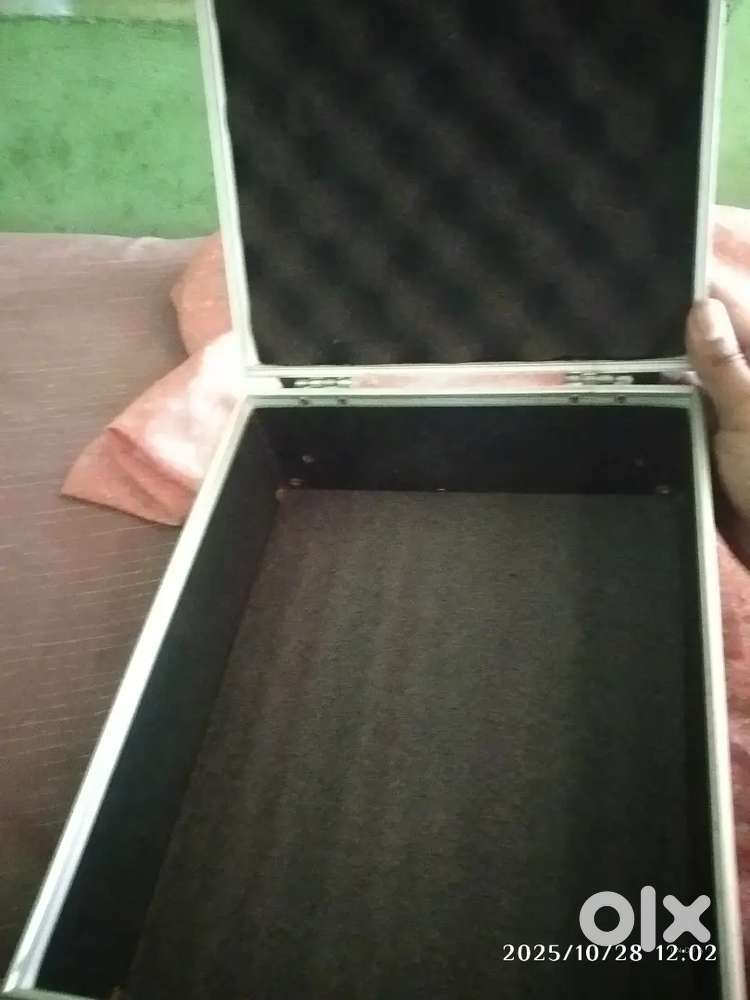 Sound DJ MIXER BLUETOOTH  AND WIRELESS WITH FLIGHT CASE