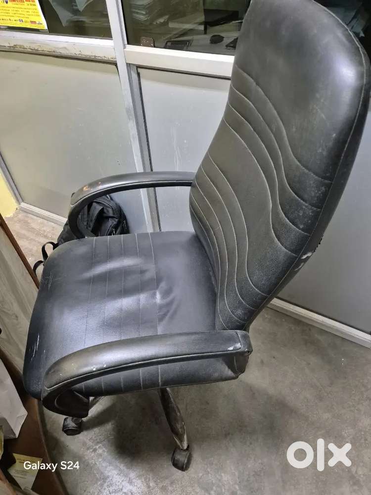 Office chair revolving highback