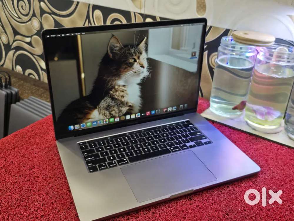 Apple Macbook Pro 2020 i7 16gb 512gb 5.5gb Graphics 16inch Retina