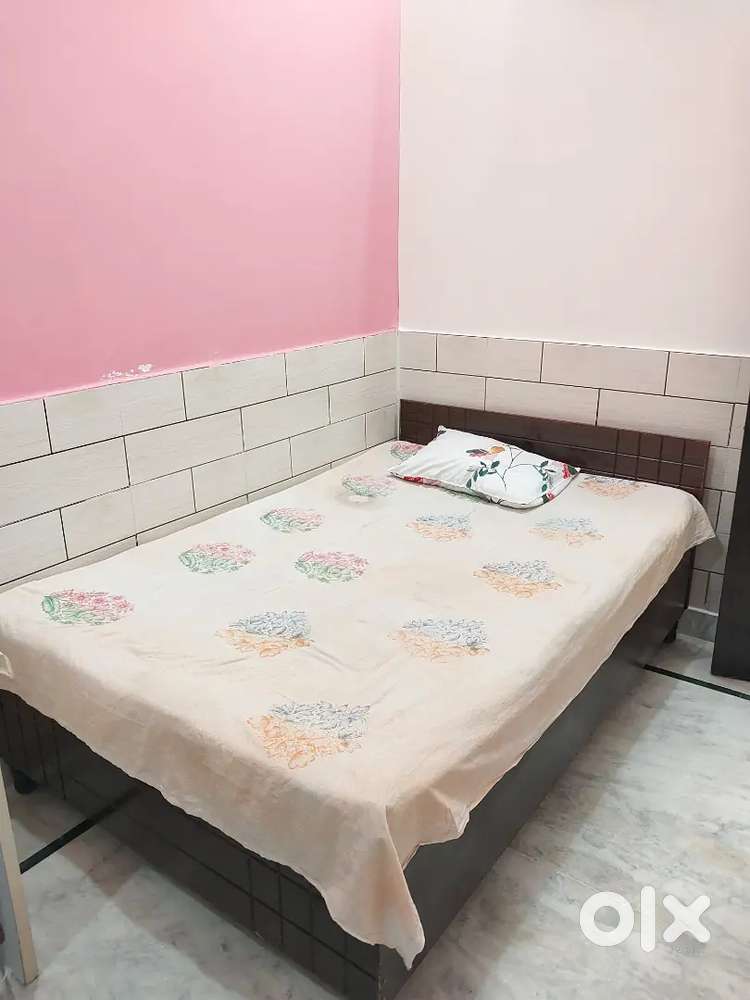 Diwan Bed with Box 6*4 and 1 Folding Table