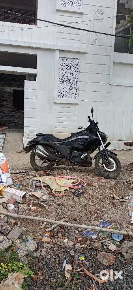 Suzuki intruder