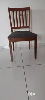 Urban Ladder make Extendable dining table with 4 chairs