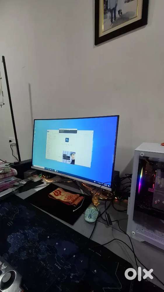 Monitor 32 inch and 20 inch