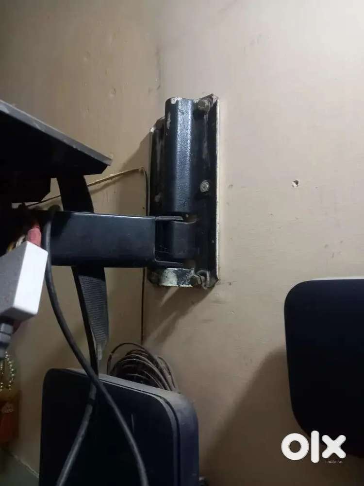 TV STAND FOR ALL TV's and belt buckle