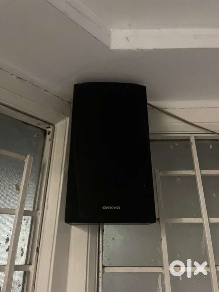 Onkyo 7.1 woofer and speakers