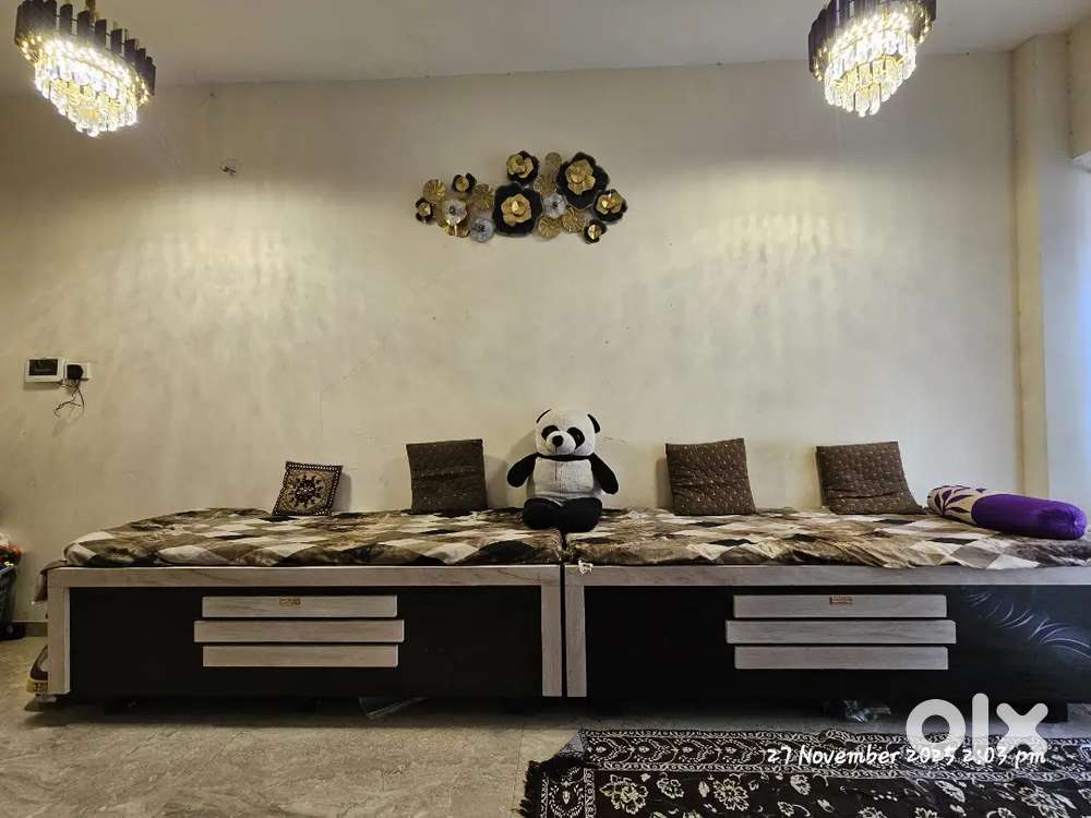 Single bed  ( 2) wooden मटेरियल