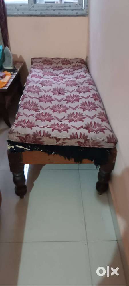 Wood Setty with cotton gadda of 5 * 2