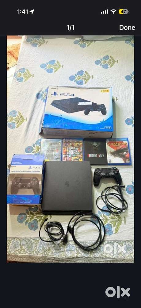 Ps4 1TB excellent condition never open or not repair