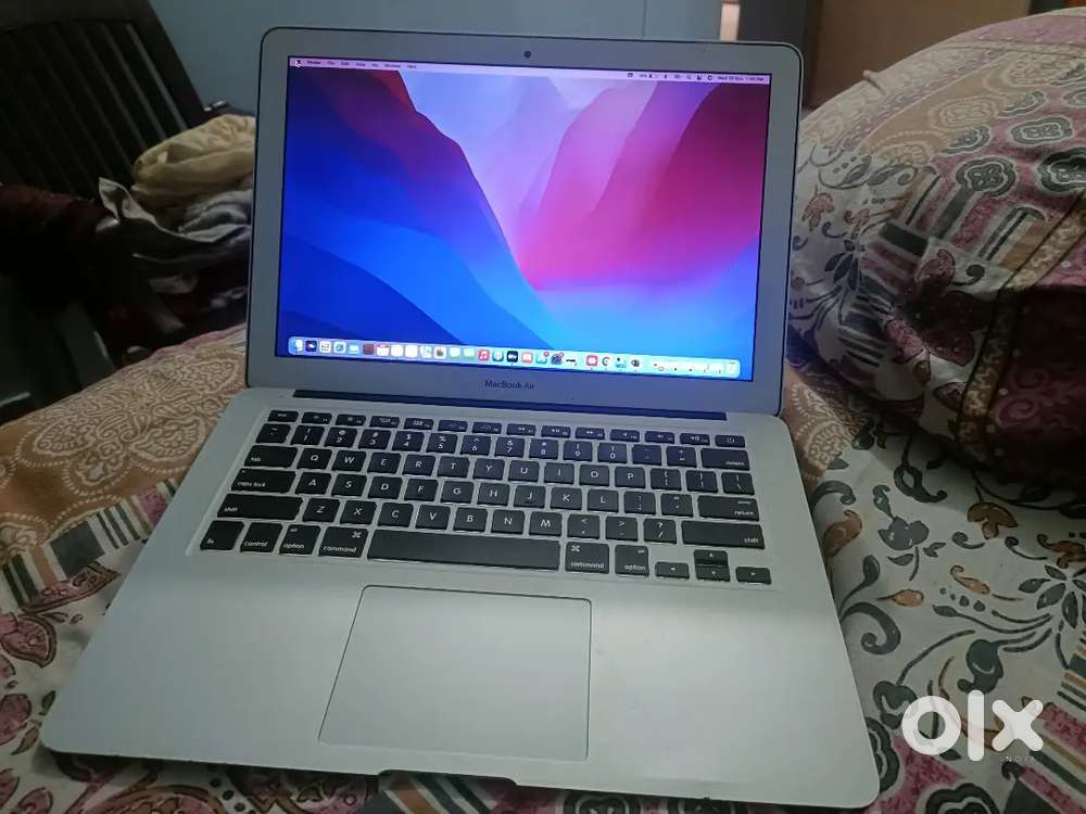 Apple mcbook air mint condition