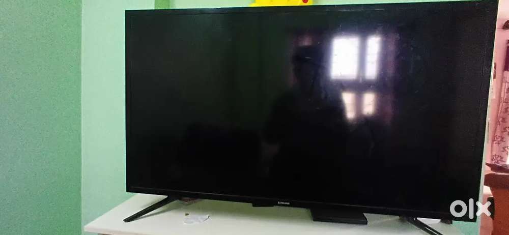 Samsung 40-inch LED TV – Display Broken, Rest All Working Perfectly