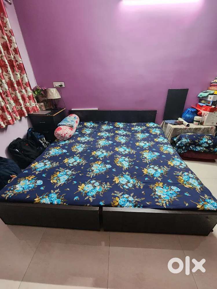 King size simple bed