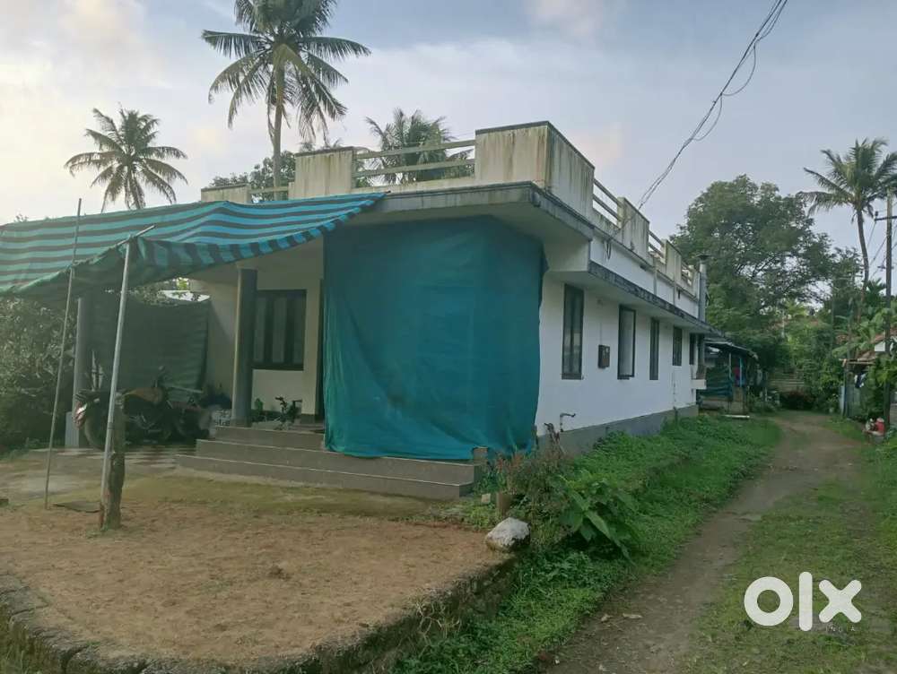 തൃശ്ശൂർ പുതുക്കാട് വെണ്ടൂർ വീട് വില്പനയ്ക്ക്