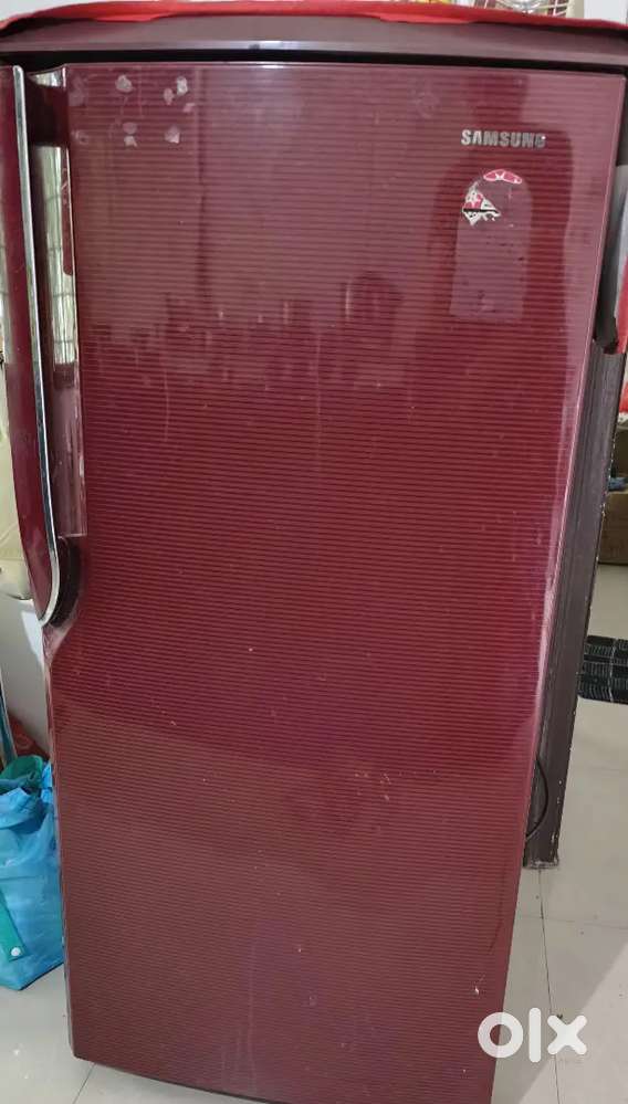 195 liter Samsung's fridge in good condition..