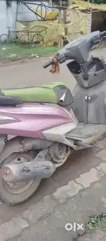 Achcha scooty hai gadi ka mileage bhi achcha hai