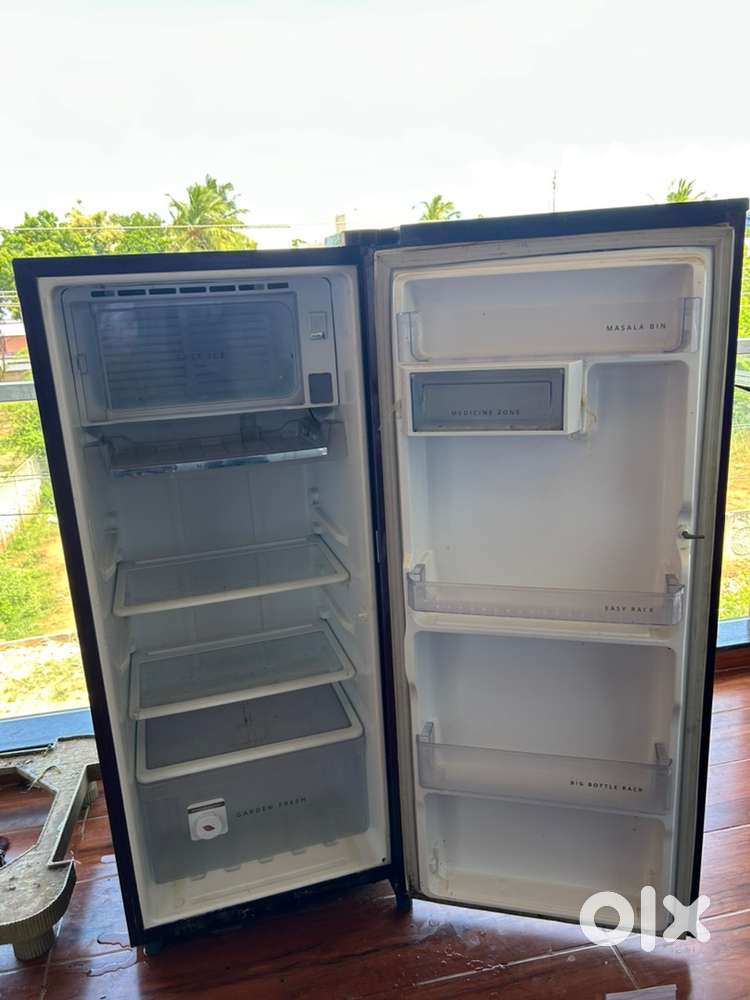 Whirlpool refrigerator/ fridge
