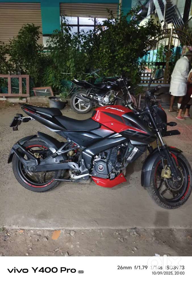 BAJAJ NS200