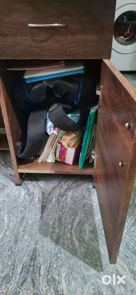 Wooden computer table