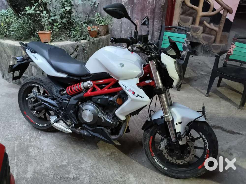 Benelli  TNT 300 scratch less like new