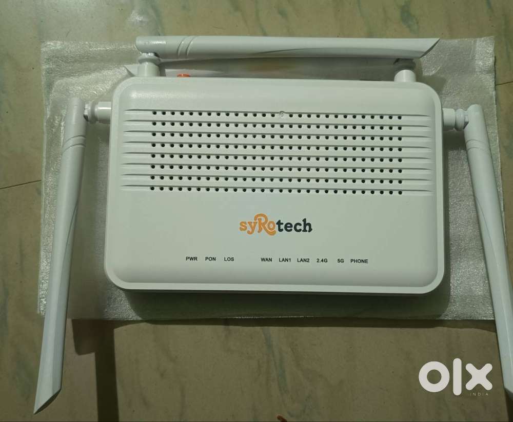 Unused Syrotech 2 band Wifi router with 4 antena