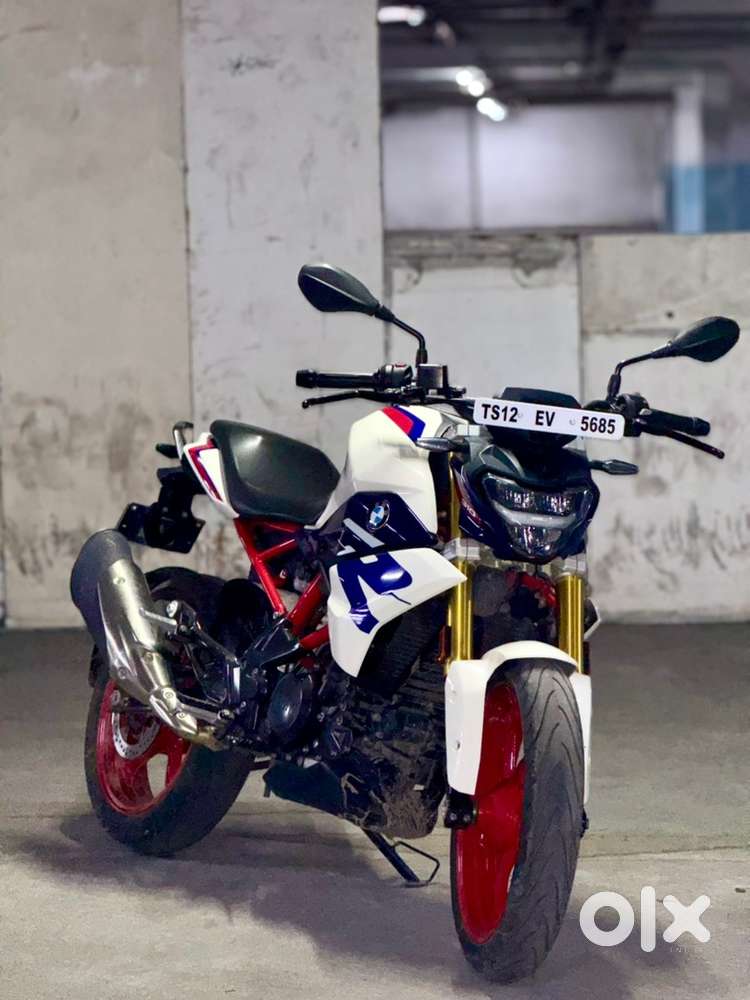 Bmw g310r knight blue colour well maintain showroom service