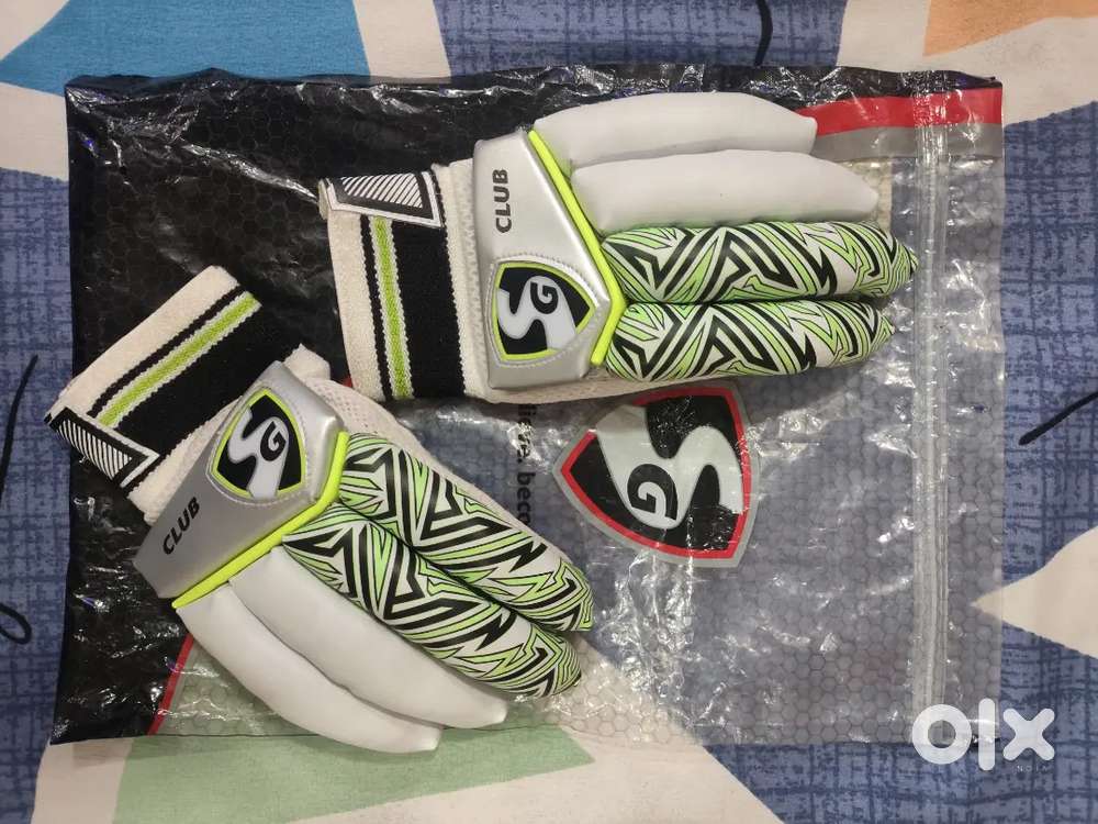 Almost New SG Cricket Batting Gloves – Right Handed (Age 15–25)