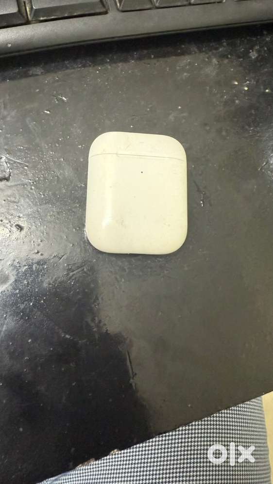 Apple air pods 2nd generation in good condition