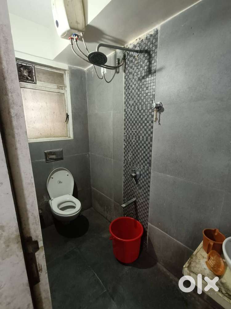 In KURLA Ready-to-move PG prime area premium comfort no brokerage